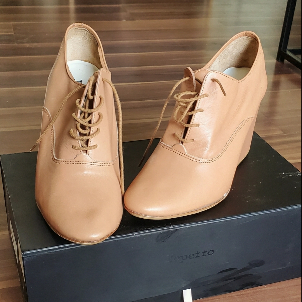 Wedge shoes